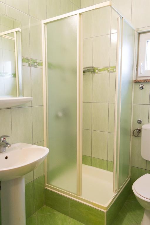 Apartments Zdenka Starigrad Paklenica Phòng bức ảnh