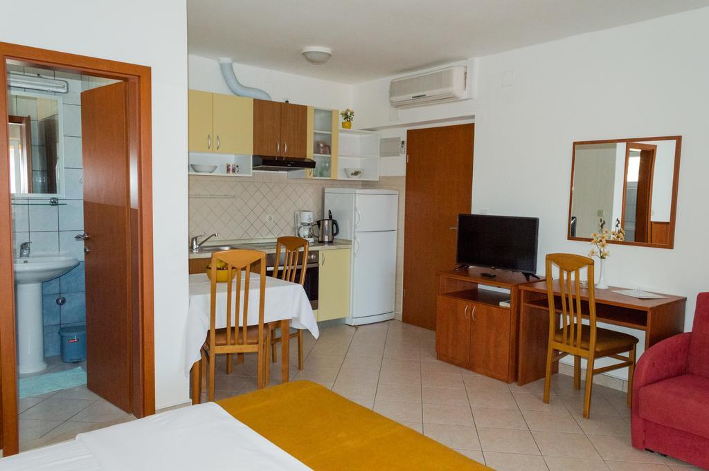 Apartments Zdenka Starigrad Paklenica Ngoại thất bức ảnh