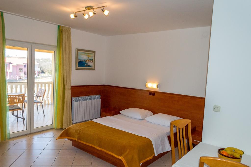 Apartments Zdenka Starigrad Paklenica Ngoại thất bức ảnh