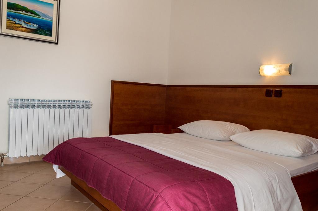 Apartments Zdenka Starigrad Paklenica Ngoại thất bức ảnh