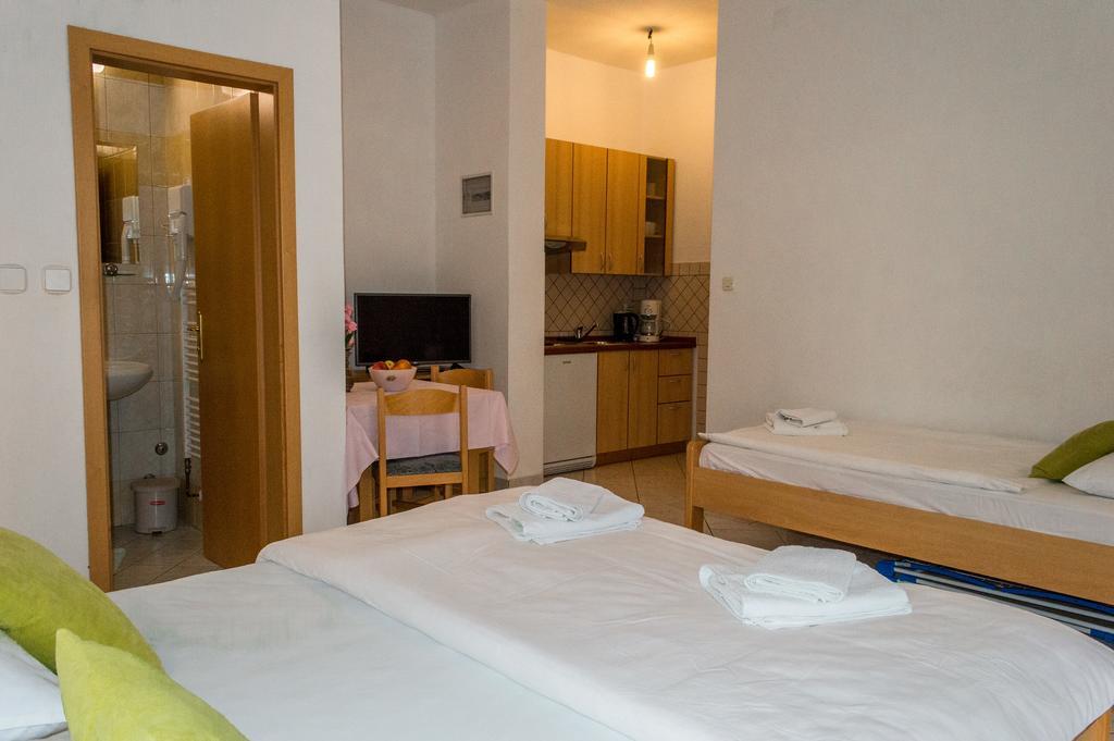 Apartments Zdenka Starigrad Paklenica Ngoại thất bức ảnh