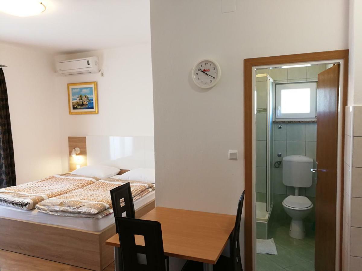 Apartments Zdenka Starigrad Paklenica Ngoại thất bức ảnh